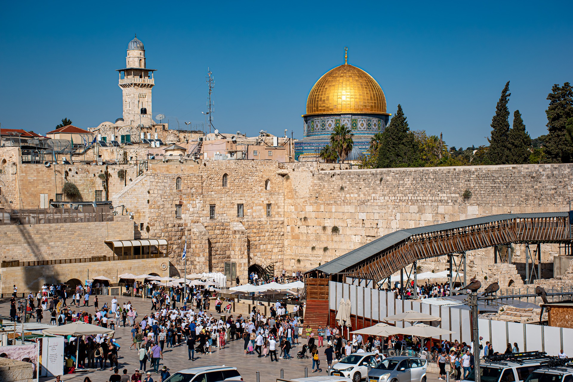 From-the-mount-of-olives-through-the-old-town-to-the-church-of-the-holy-sepulcher
