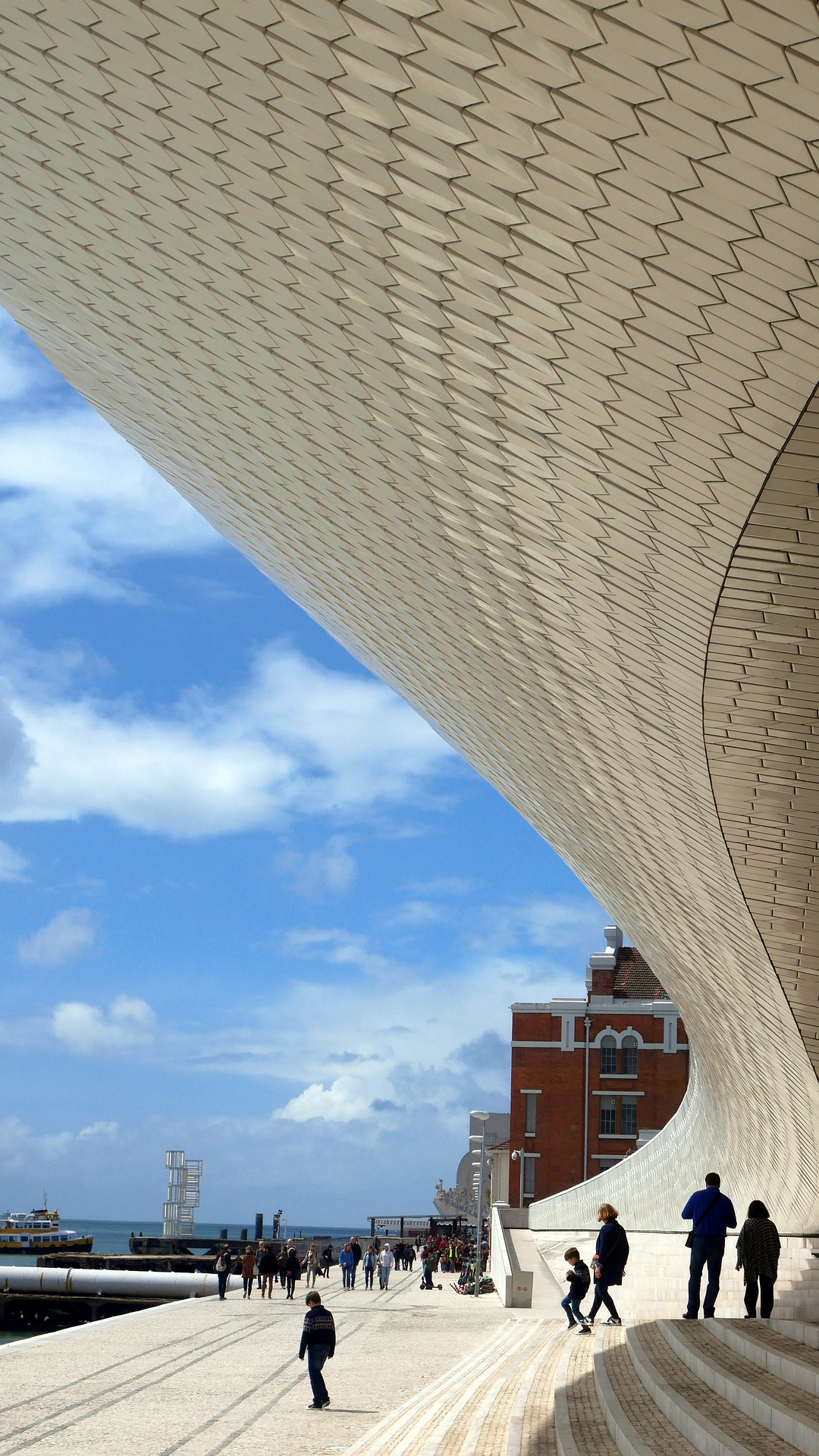 Museum-of-art,-architecture-and-technology
