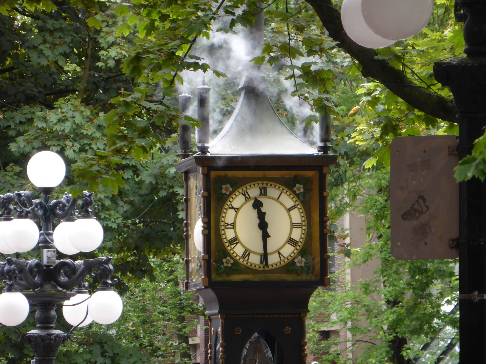Steam-clock